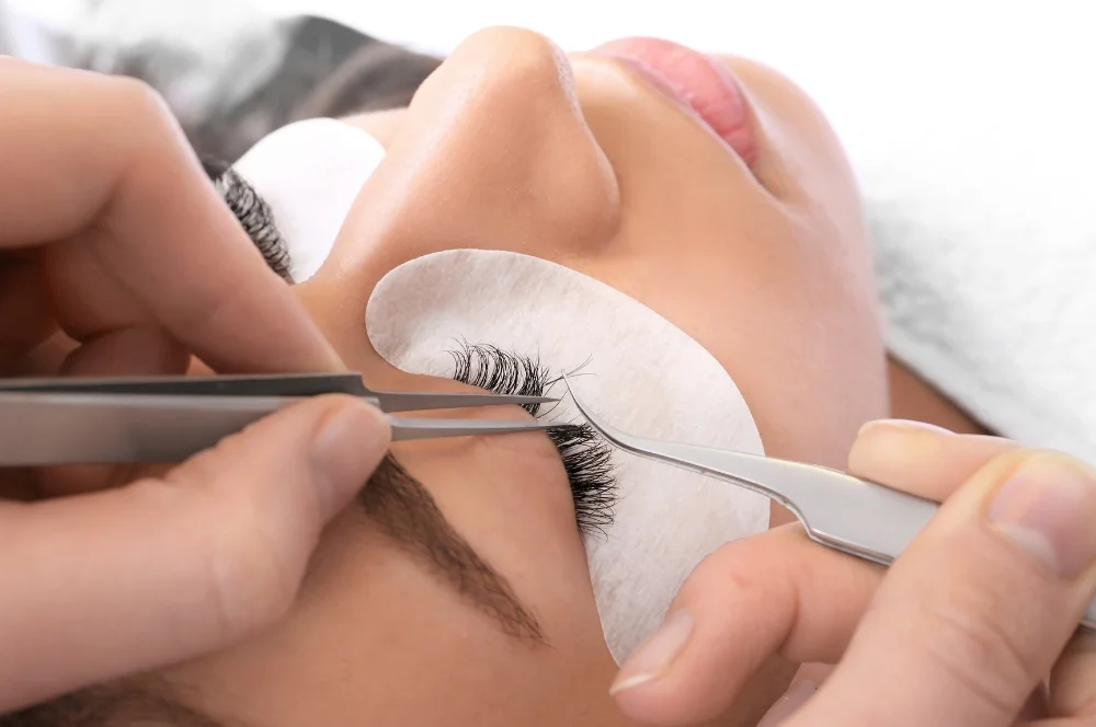 EYELASH-EXTENSIONS-Big-Red-Nails-Spa